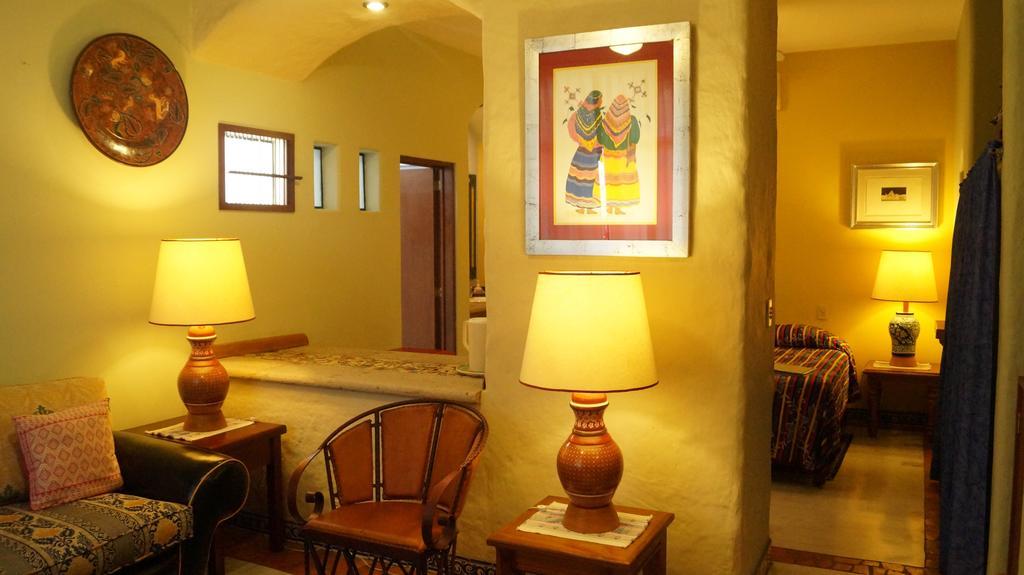 לינה וארוחת בוקר Tlaquepaque Casa De Las Flores מראה חיצוני תמונה