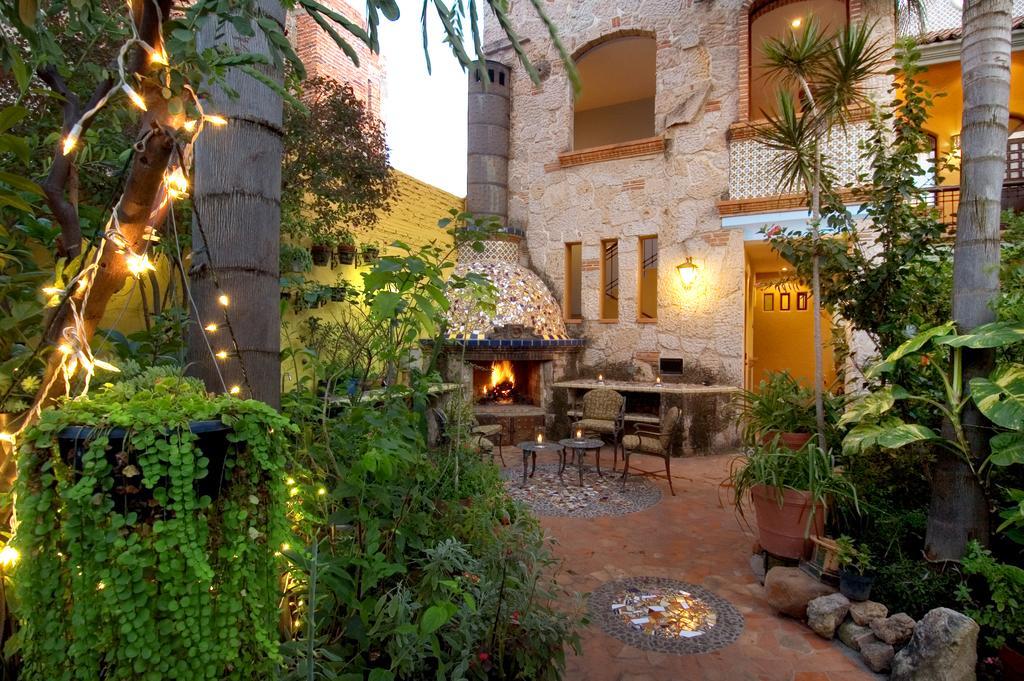 לינה וארוחת בוקר Tlaquepaque Casa De Las Flores מראה חיצוני תמונה