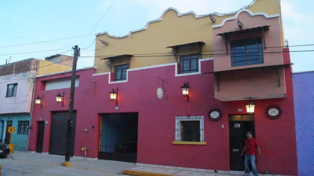 לינה וארוחת בוקר Tlaquepaque Casa De Las Flores מראה חיצוני תמונה
