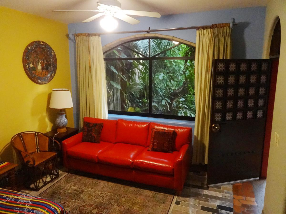 לינה וארוחת בוקר Tlaquepaque Casa De Las Flores מראה חיצוני תמונה