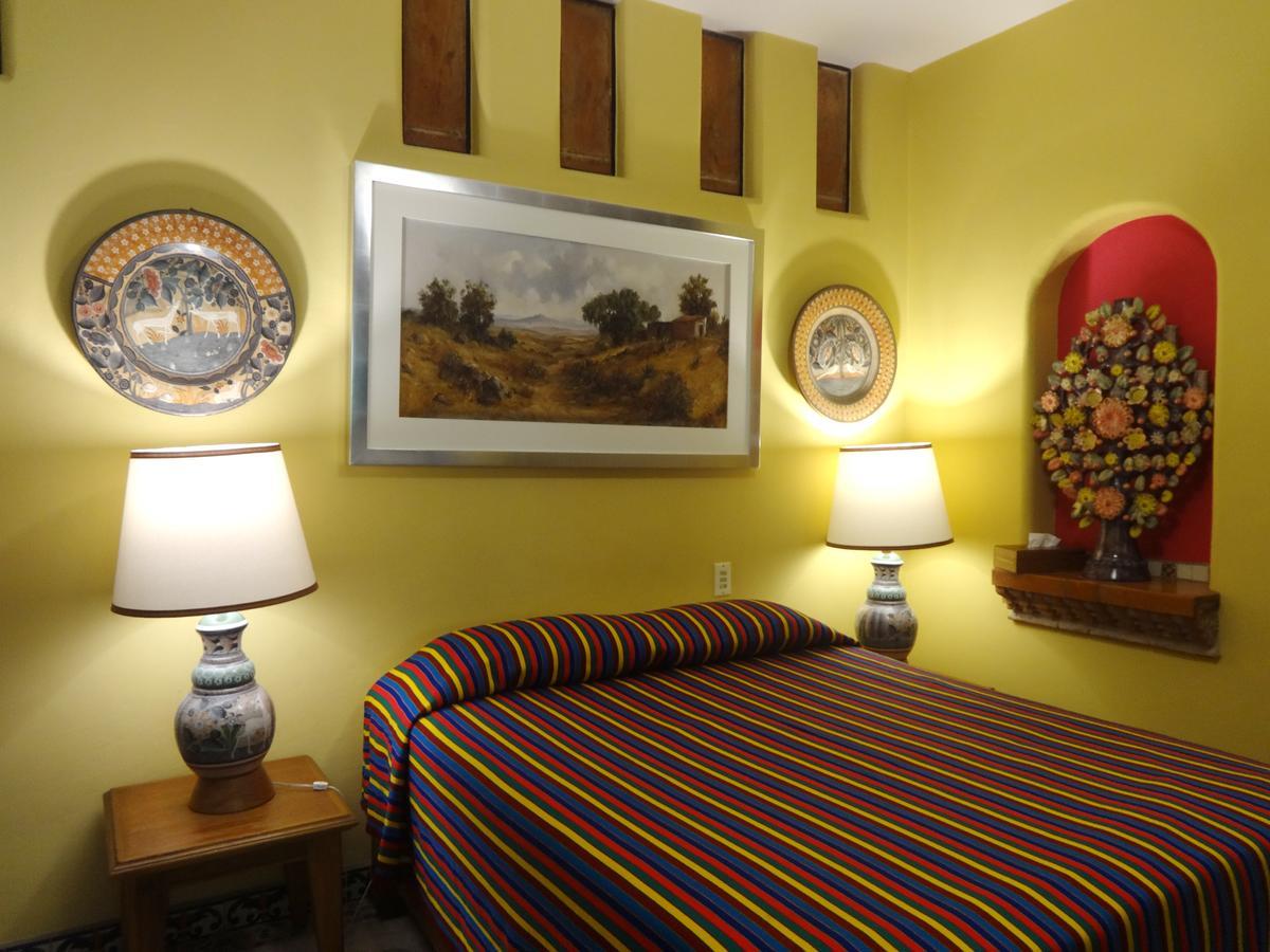 לינה וארוחת בוקר Tlaquepaque Casa De Las Flores מראה חיצוני תמונה