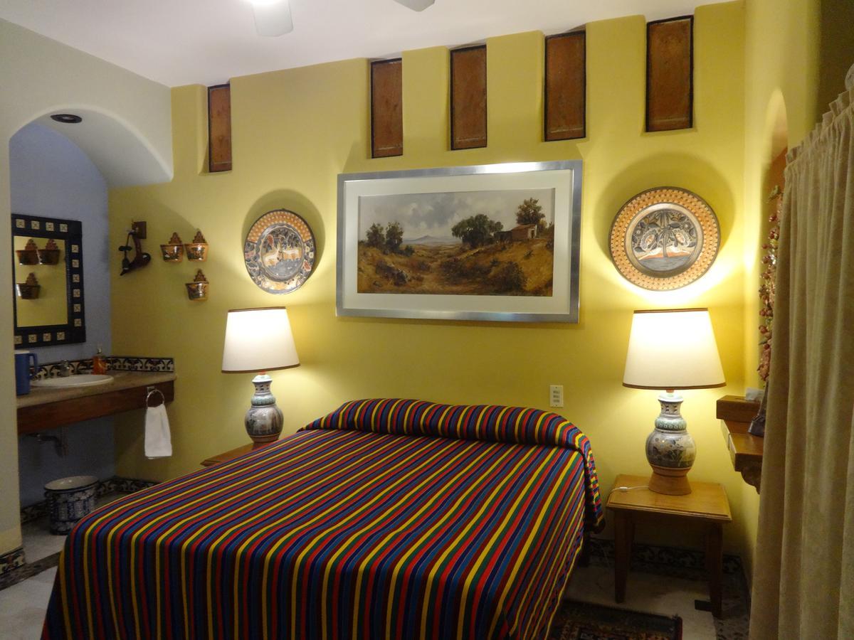 לינה וארוחת בוקר Tlaquepaque Casa De Las Flores מראה חיצוני תמונה